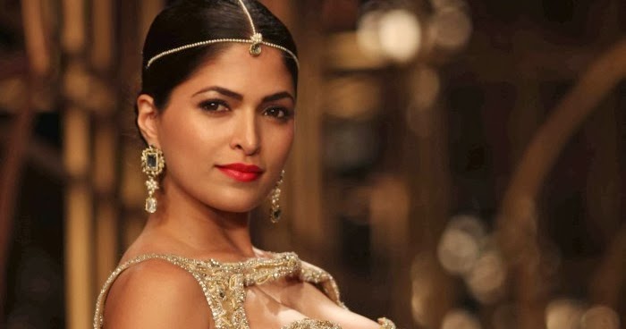 Parvathy omanakuttan sexy
